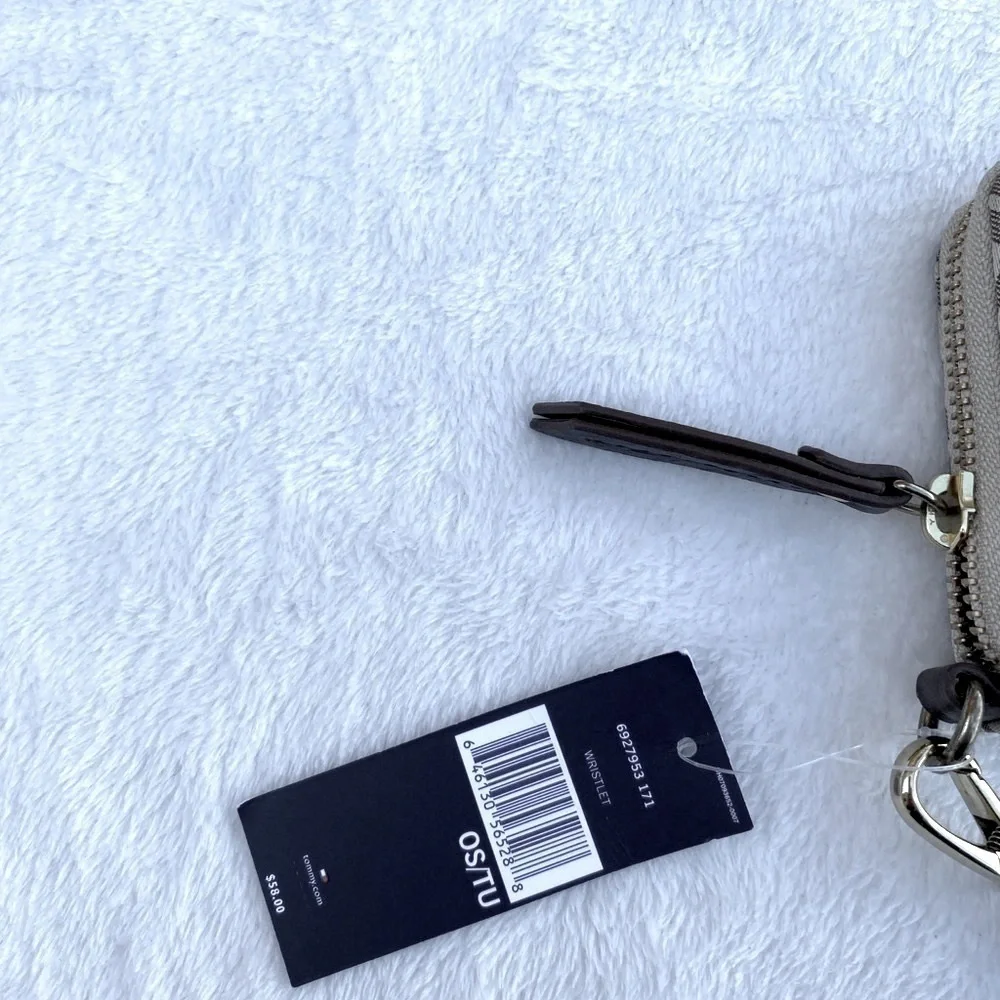 NWT Tommy Hilfiger Wristlet Brown and Tan Zippered